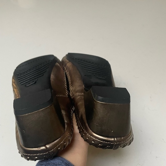 White Mountain Women's Mules Size 8.5
Bronze Leather Slip-On Shoes - Picture 5 of 11